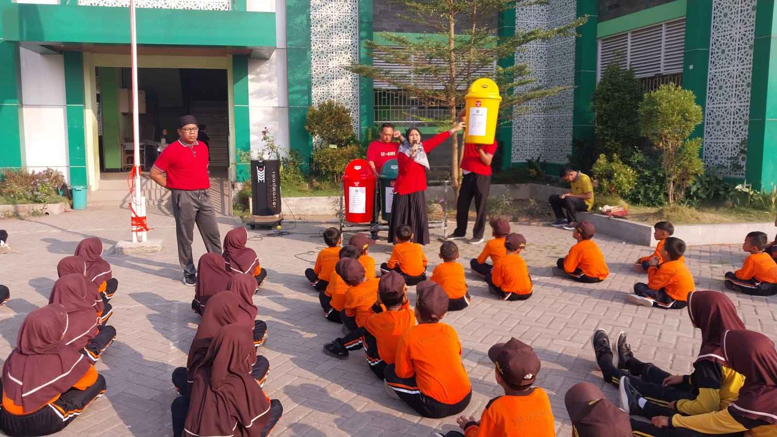 Tanamkan Kepedulian Lingkungan Sejak Dini, MIN 3 Gelar Sosialisasi Pemilahan Sampah