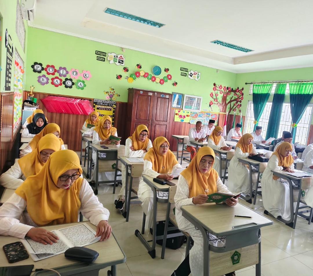 SAMBUT HARI SANTRI, GTK MIN 3 GELAR KHOTMIL QURAN